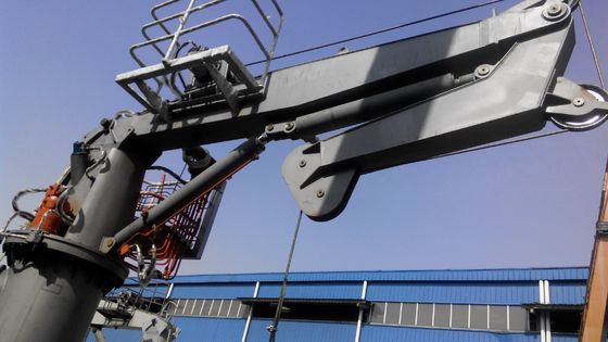 De Boom Zwenkende Kraan van het voetstuk Hydraulische Gewricht 	Het Materiaal van het schipdek