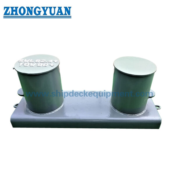 100×800 mm gefabriceerde dubbel-bits mooring bollard met brede basis plaat.